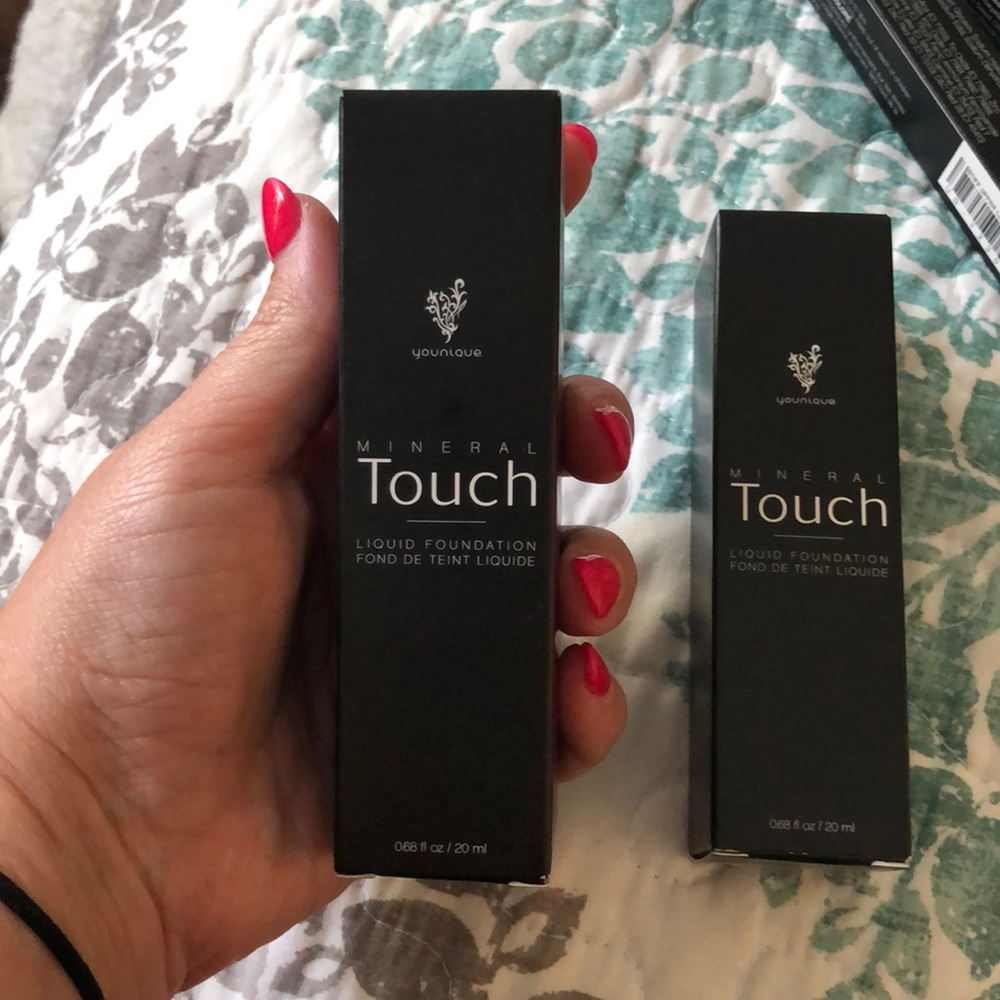 BNIB YOUNIQUE MINERAL TOUCH LIQUID FOUNDATION